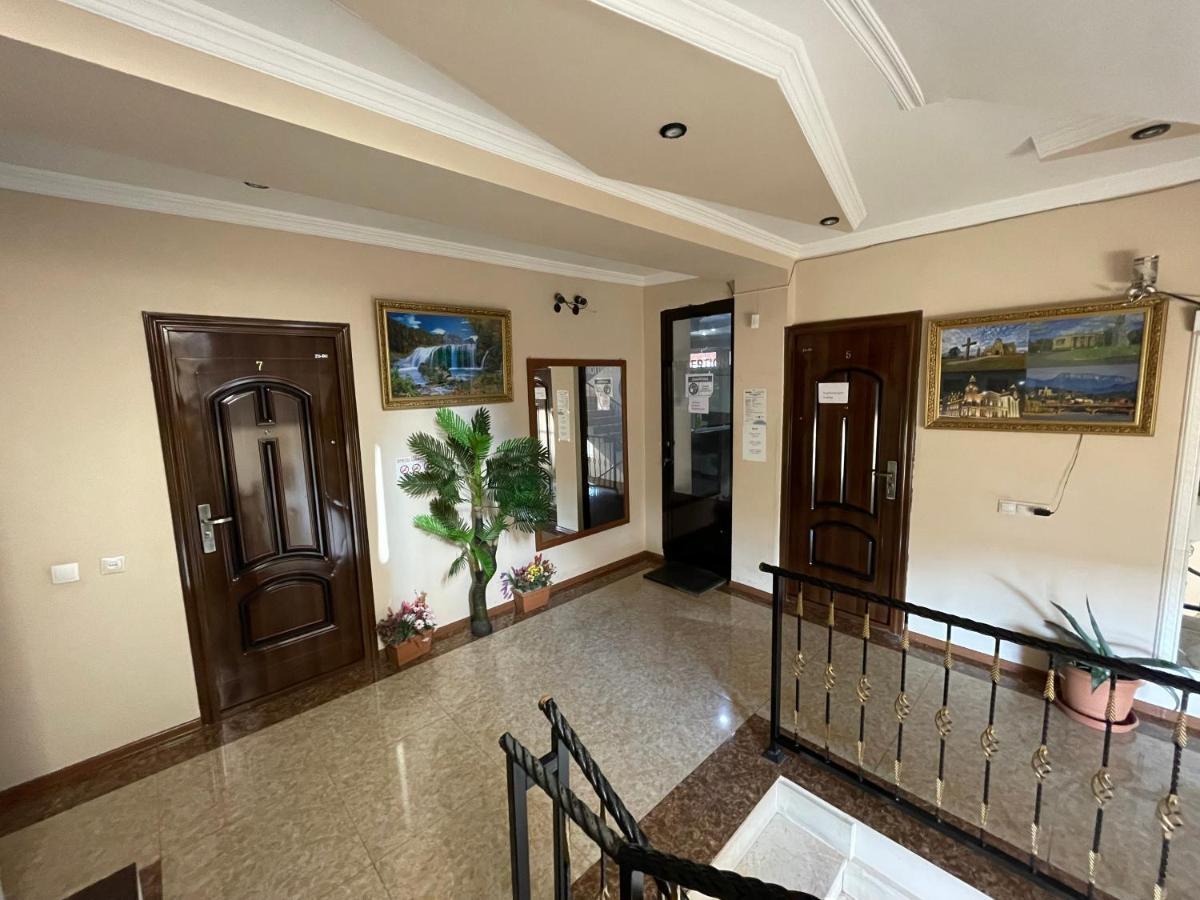 Imperator 1 Hotel Kutaisi Ngoại thất bức ảnh