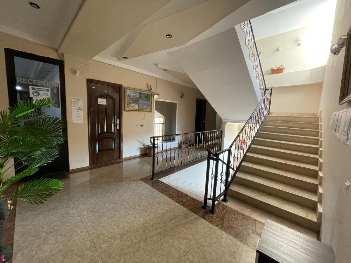 Imperator 1 Hotel Kutaisi Ngoại thất bức ảnh